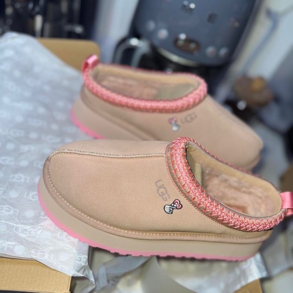 UGG Blush and Beige Slip-Ons - Picture 1 of 6
